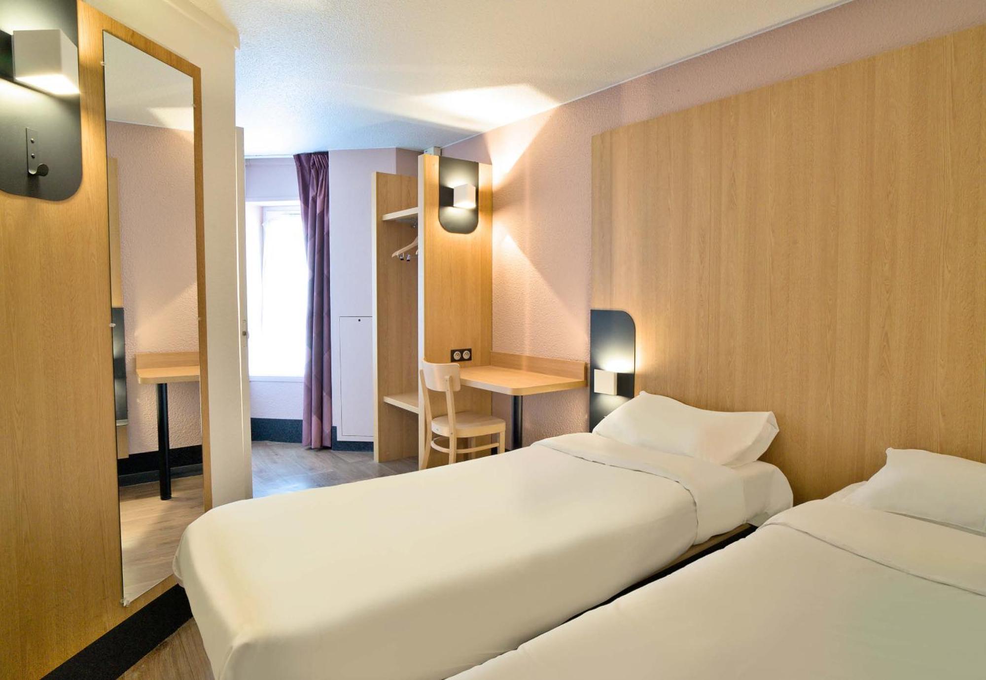 B&B Hotel Dreux Centre Esterno foto