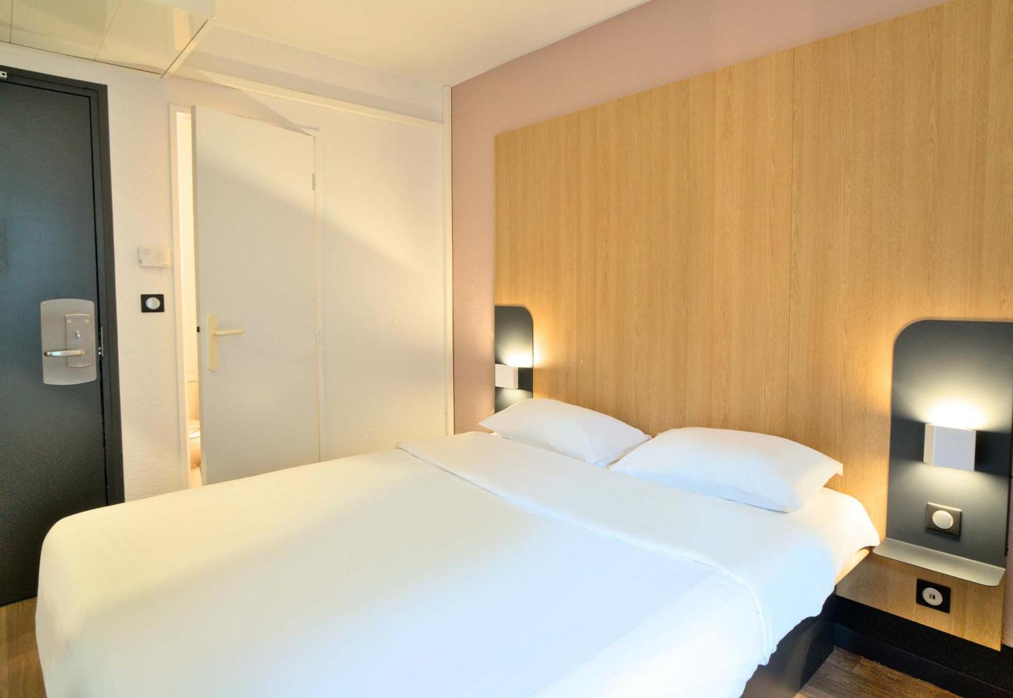 B&B Hotel Dreux Centre Esterno foto