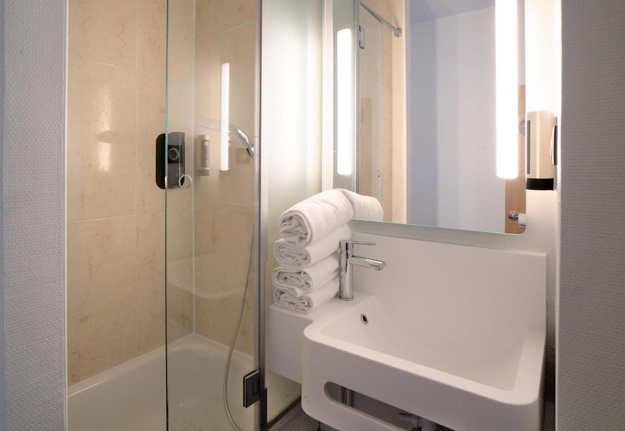 B&B Hotel Dreux Centre Esterno foto