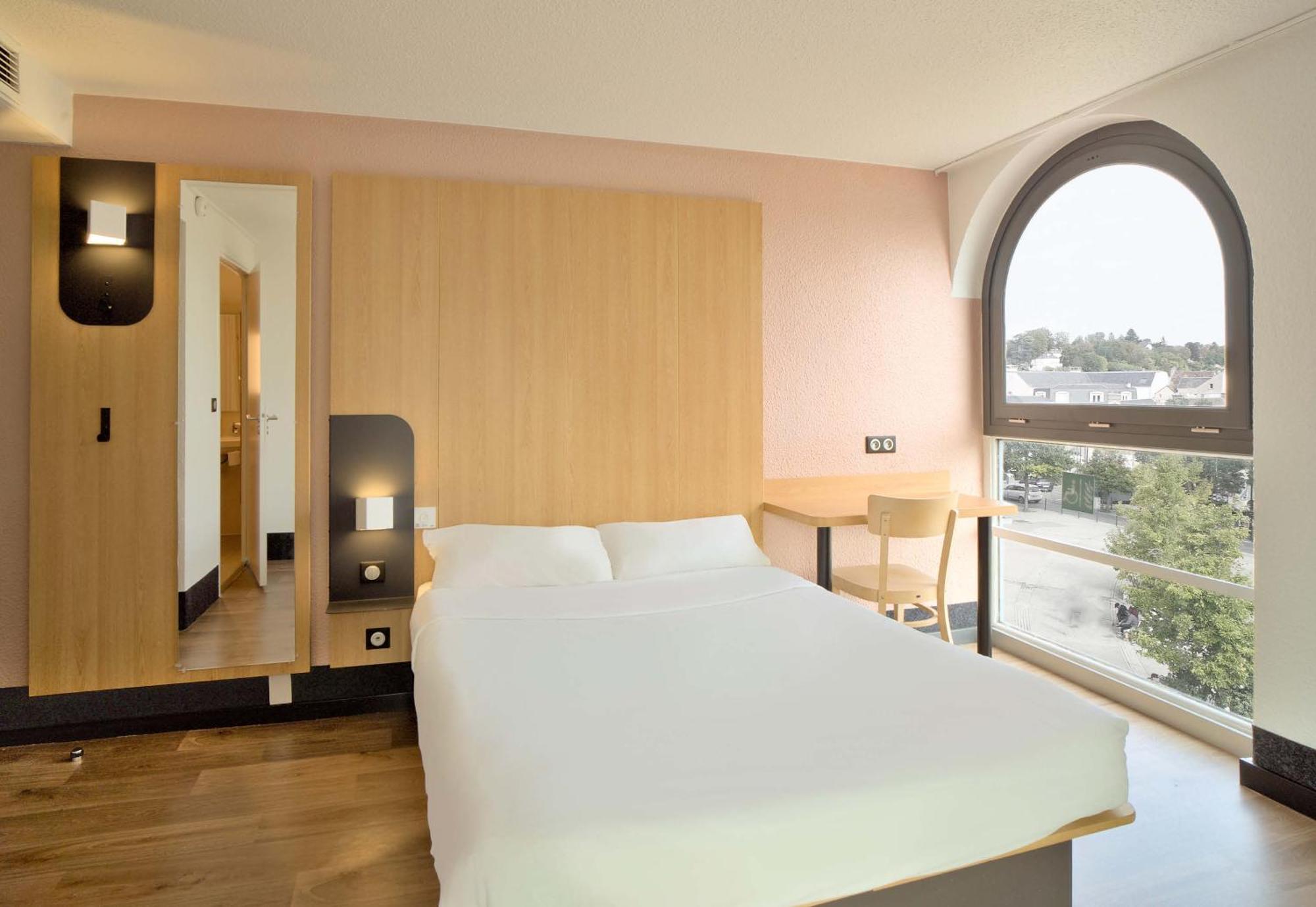 B&B Hotel Dreux Centre Esterno foto